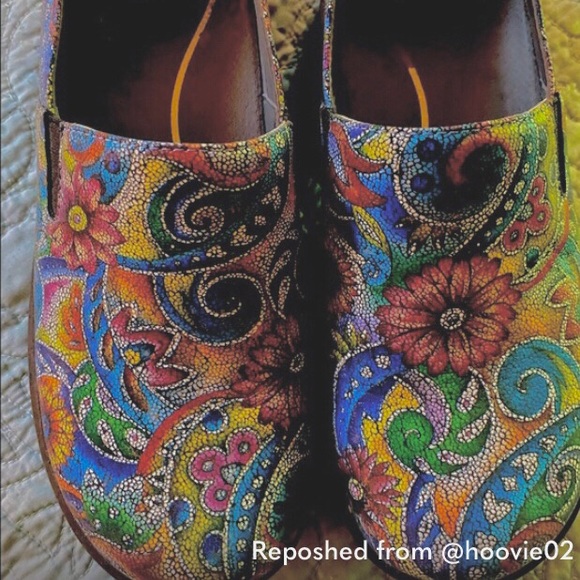 Dansko Shoes - Mosaic Pattern Nursing Shoes